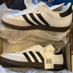 Adidas Samba Classic White/Black stripes.